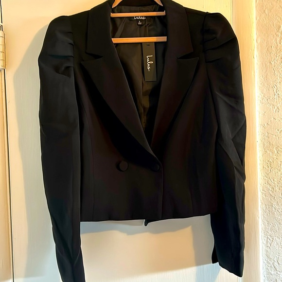 Lulus Jackets & Blazers - Black short jacket lulus large